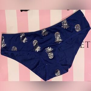 Victoria’s Secret panties hiphugger navy blue ruched back panties gold pineapple